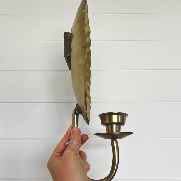 Scalloped wall sconce candle holder - Picture 3 of 3